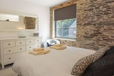 קוטג'' 8 The Pottery