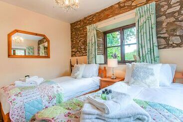 茅舍 Rainsbury House