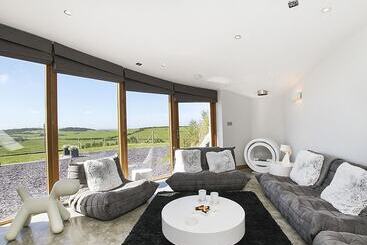 بيت ريفى Rhyd Angharad Barns