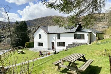 Сельский дом Stiniog Lodge