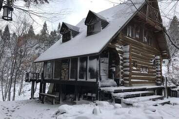 بيت ريفى Sunnsnow Log House