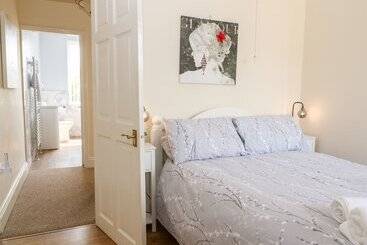 The Cottage At Broadway