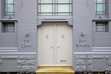 کلبه The Old Library