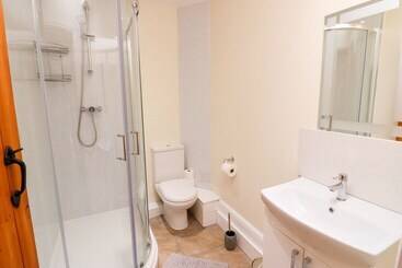 کلبه The Stables