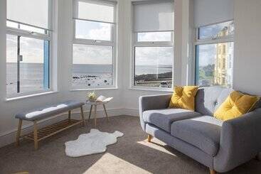 茅舍 The Towers   Llyn