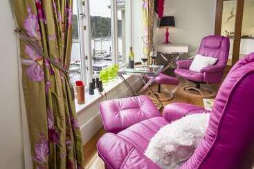 کلبه 10 Dart Marina