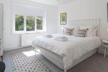 بيت ريفى 3 Church Hill House