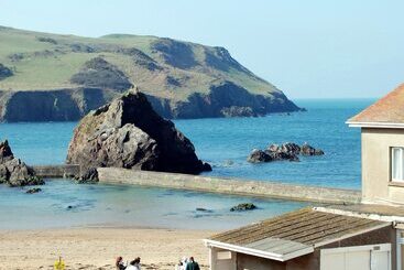 コテージ 4 Armada House