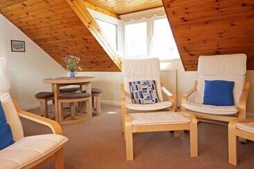 کلبه 8 Church Street