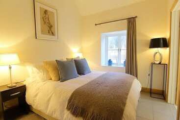 קוטג'' Hazel Manor Wing