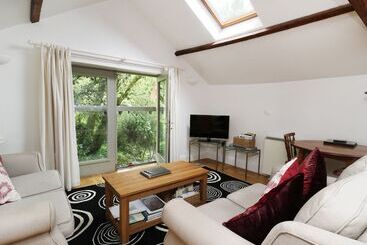 קוטג'' Holemire Barn