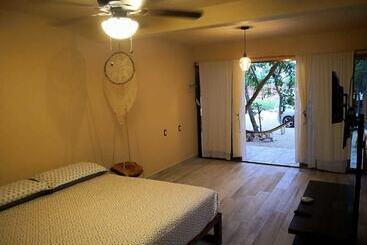 Отель Iguana Rana Cabins Bacalar