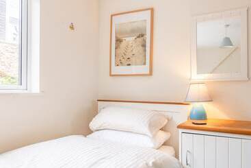 کلبه Hydeaway, 7 Grafton Towers