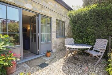 Kings Cottage   North