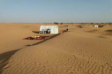 پانسیون Erg Lihoudi Dunes & Bivouac
