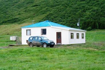 پانسیون Sandhaugar Guesthouse