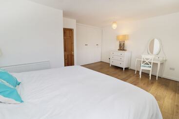 بيت ريفى Waverley House