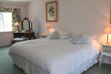 Winterbourne Cottage