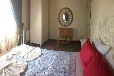 بنسيون Tas Suite Konukevi