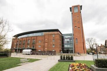 קוטג'' 24 College Lane