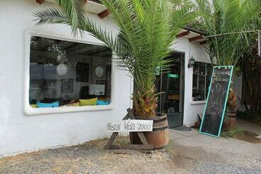 مبيت وإفطار Hostal Vida 2000