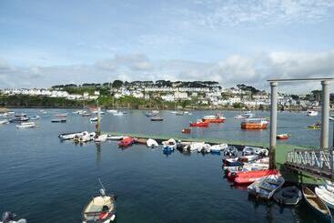 بيت ريفى Glanmor