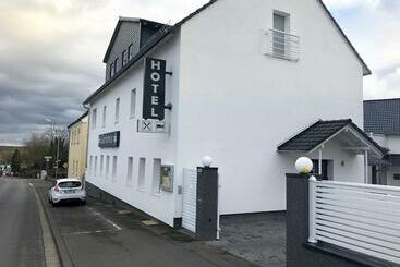 هتل Gambrinus Dutenhofen