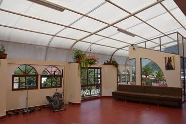 فندق Hostal Plaza By Elvita