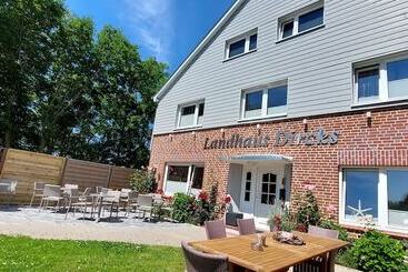 هتل Landhaus Dircks