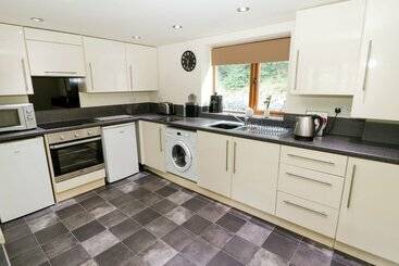 קוטג'' Hove Wood View