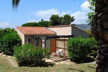 منتجع Village Vacances La Manne