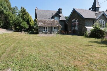 بيت ريفى School House