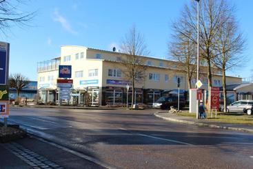 בית מלון כפרי Boardinghaus Holledau Inn