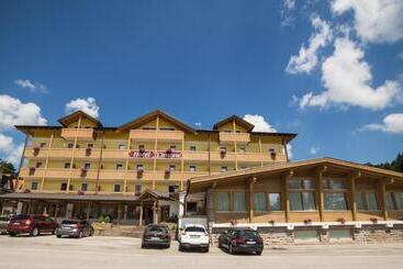 酒店 Caminetto Mountain Resort