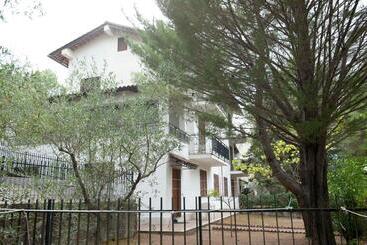 ホテル Elena Residence