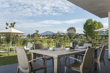 Отель Suite Home Porticcio