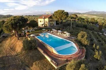 Отель Tenuta La Lupa