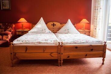 펜션 Landgasthof Zur Quelle