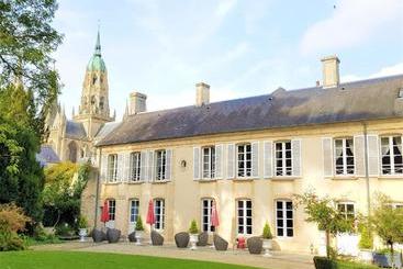 پانسیون Le Tardif, Noble Guesthouse
