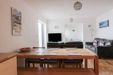 קוטג'' Fistral Outlook