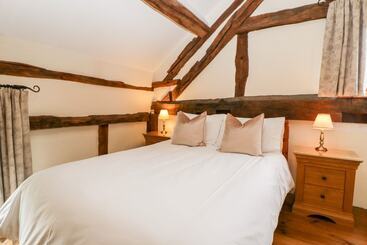 بيت ريفى Holly Bush