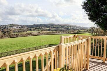 קוטג'' Little Acorn