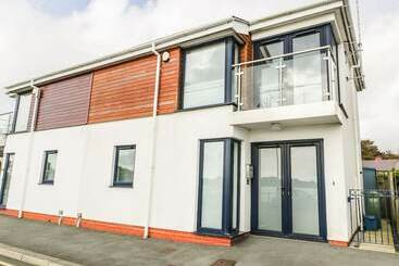 קוטג'' 7 Marina View