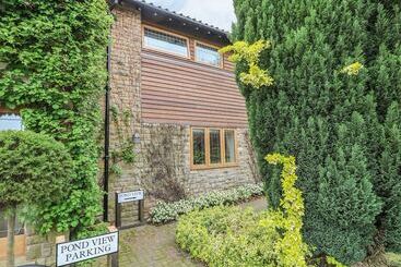 קוטג'' Pond View