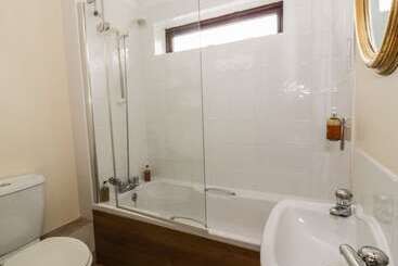 بيت ريفى The Lodge Off High Street