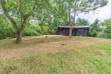 קוטג'' The Log Cabin