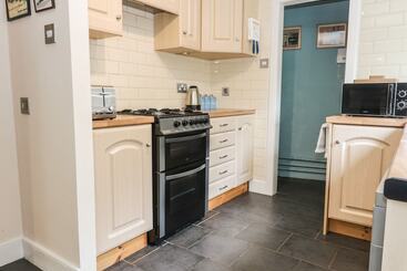 1 Blinkbonny Cottages