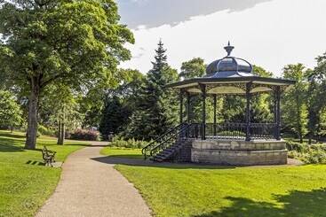 کلبه 13 Eagle Parade