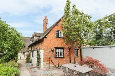 קוטג'' 4 Masons Court