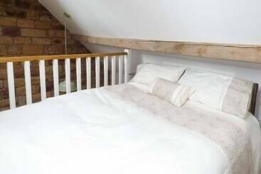 بيت ريفى Herdwick's Barn